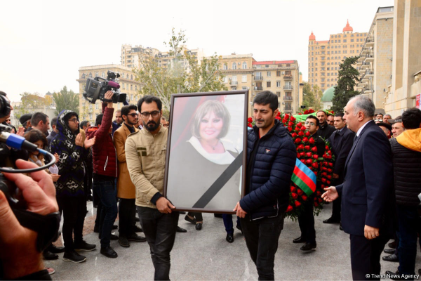Xalq artisti Amaliya Pənahova dəfn olunub 